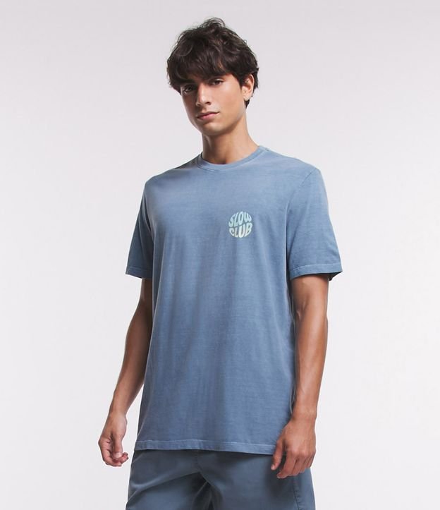 Camiseta Comfort em Meia Malha Estonada com Lettering Slow Club Azul 1