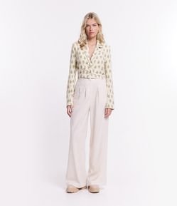 Calça Reta em Linho com Pregas e Bolso Faca