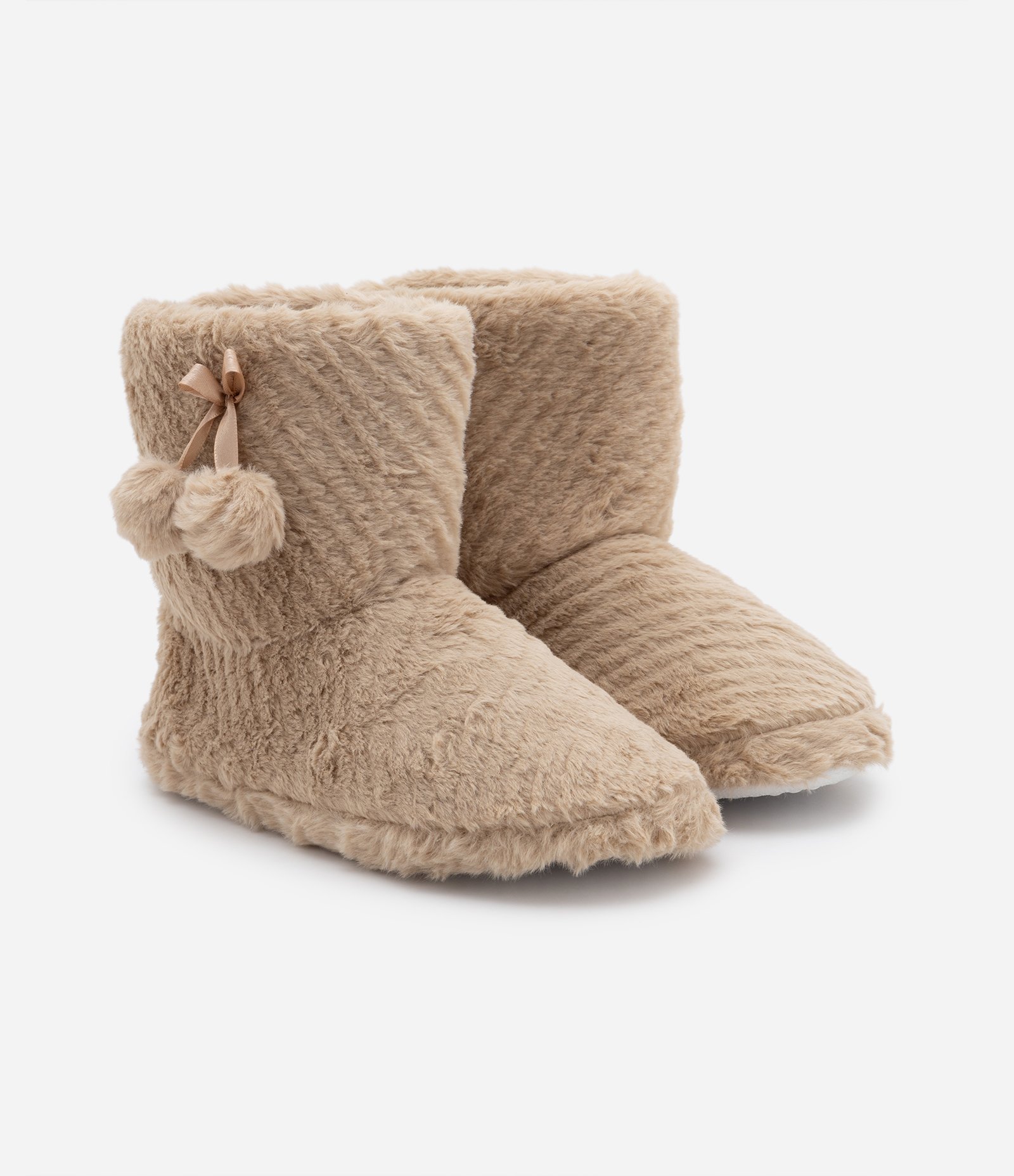 Pantufa Bota Peludinha com Textura e Pompom Bege 1