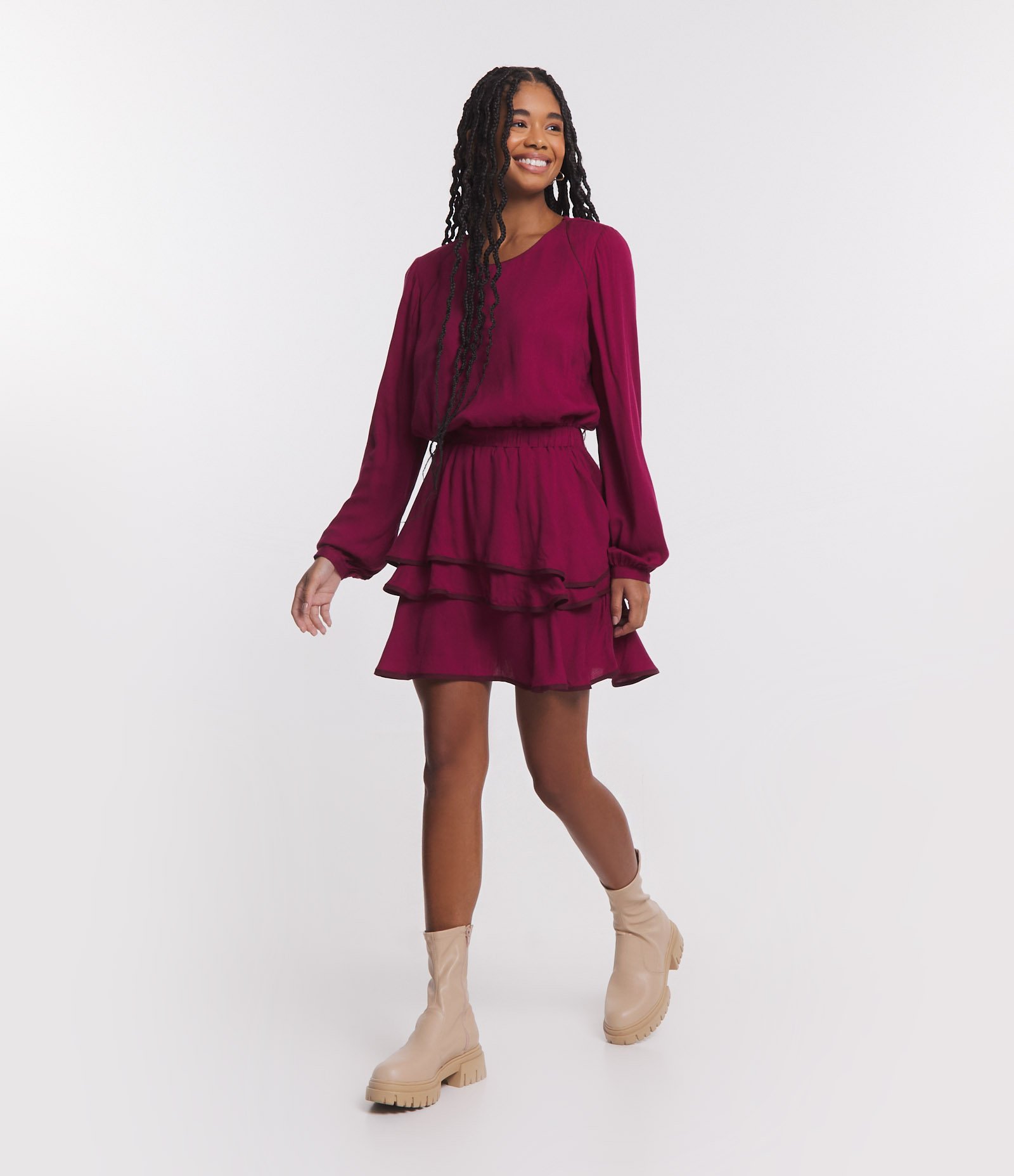 Vestido Curto em Viscose ML com Camadas na Barra e Detalhe Contrastante Vermelho Marsala 2