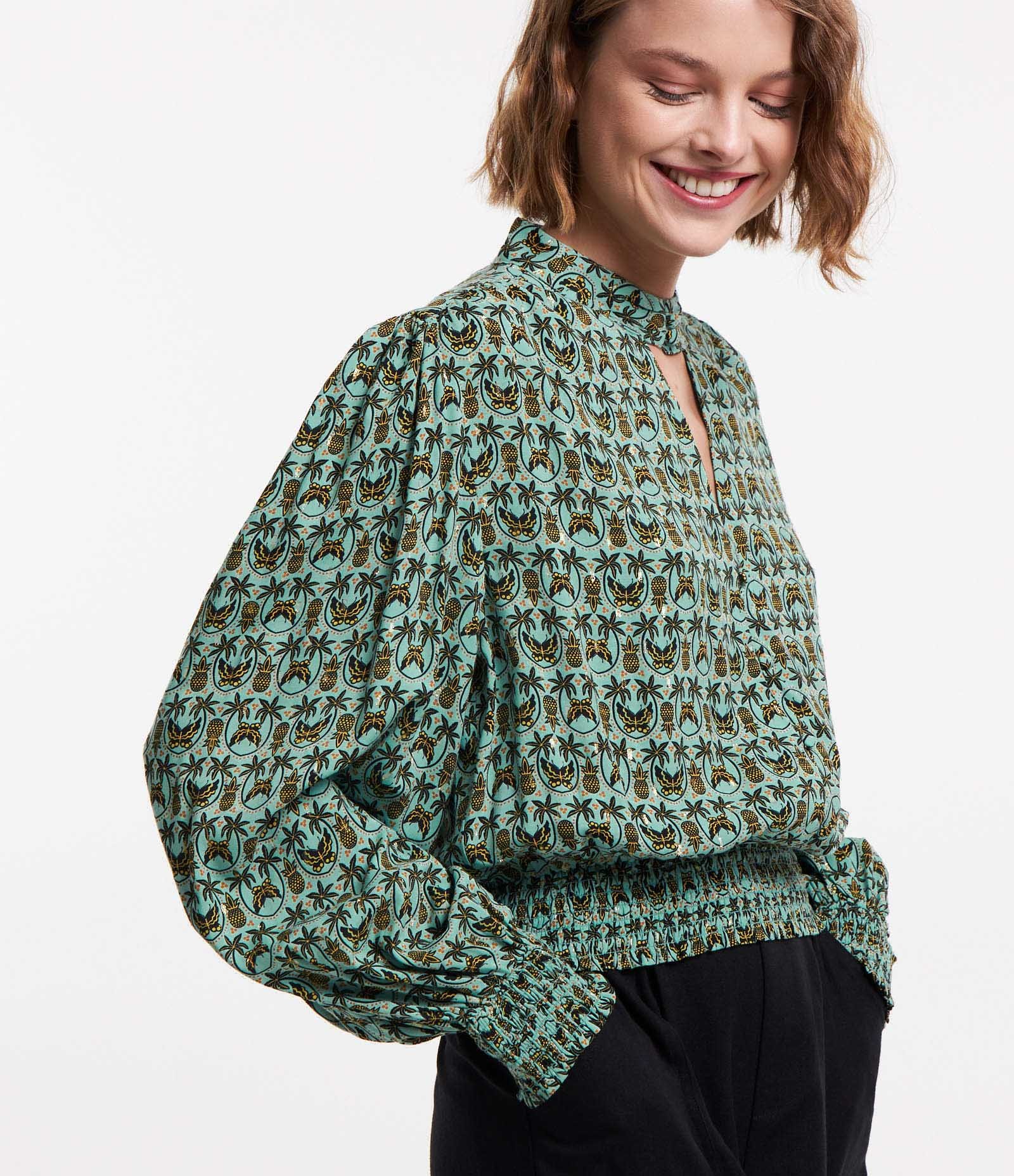 Blusa Manga Longa em Viscose com Gola Alta e Mangas Bufantes Verde 3