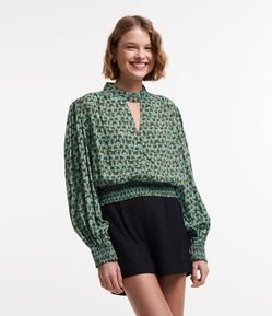 Blusa Manga Longa em Viscose com Gola Alta e Mangas Bufantes