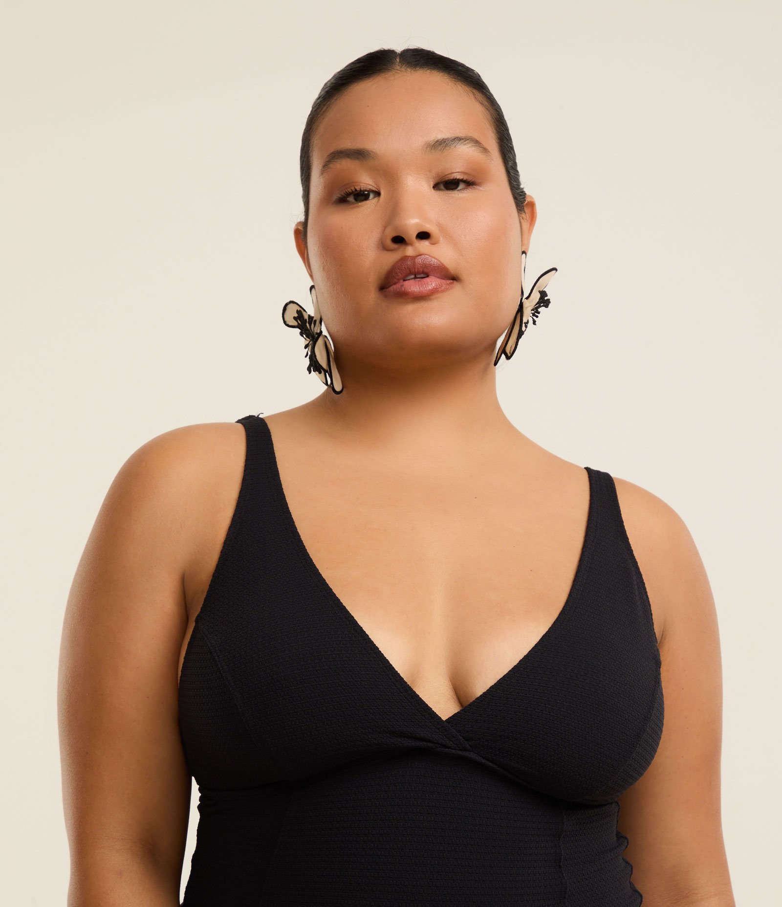 Maiô Triangular em Poliamida com Decote V e Alça Regulável Preto 2