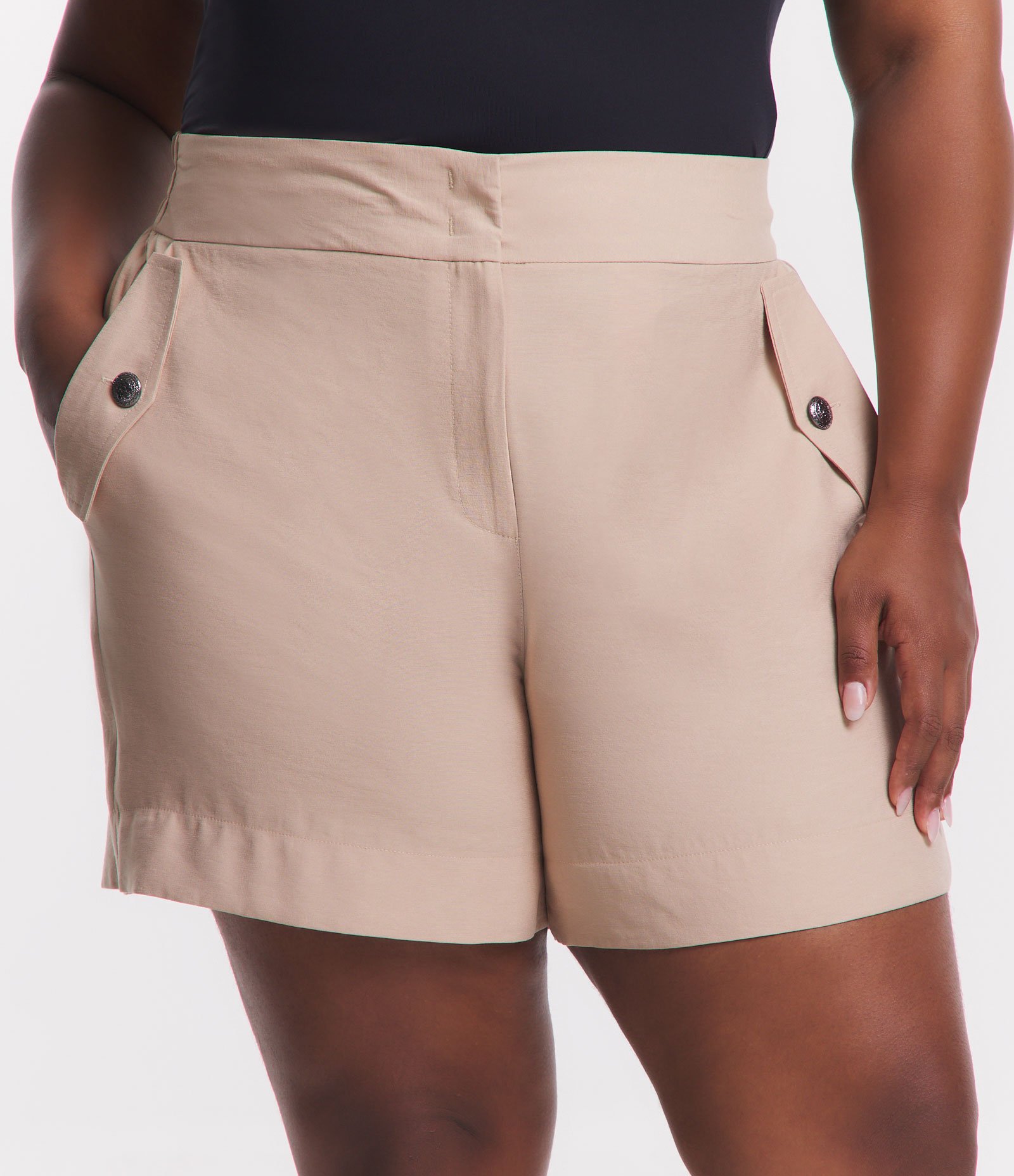 Short Alfaiataria com Bolsos com Lapelas Curve & Plus Size Bege 2