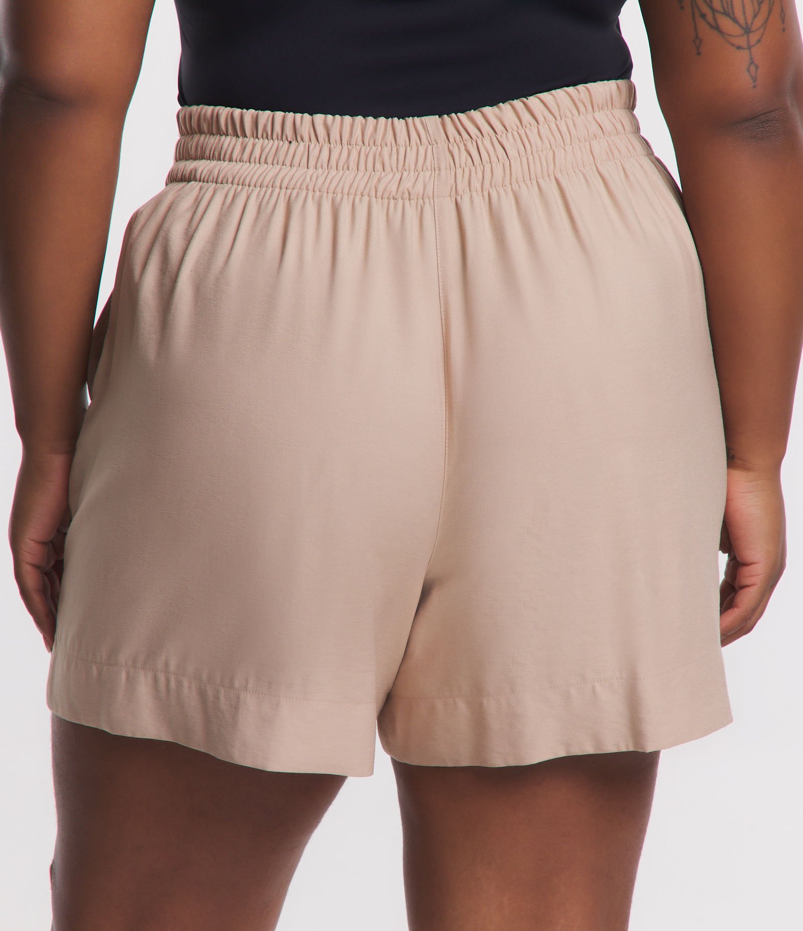 Short Alfaiataria com Bolsos com Lapelas Curve & Plus Size Bege 3