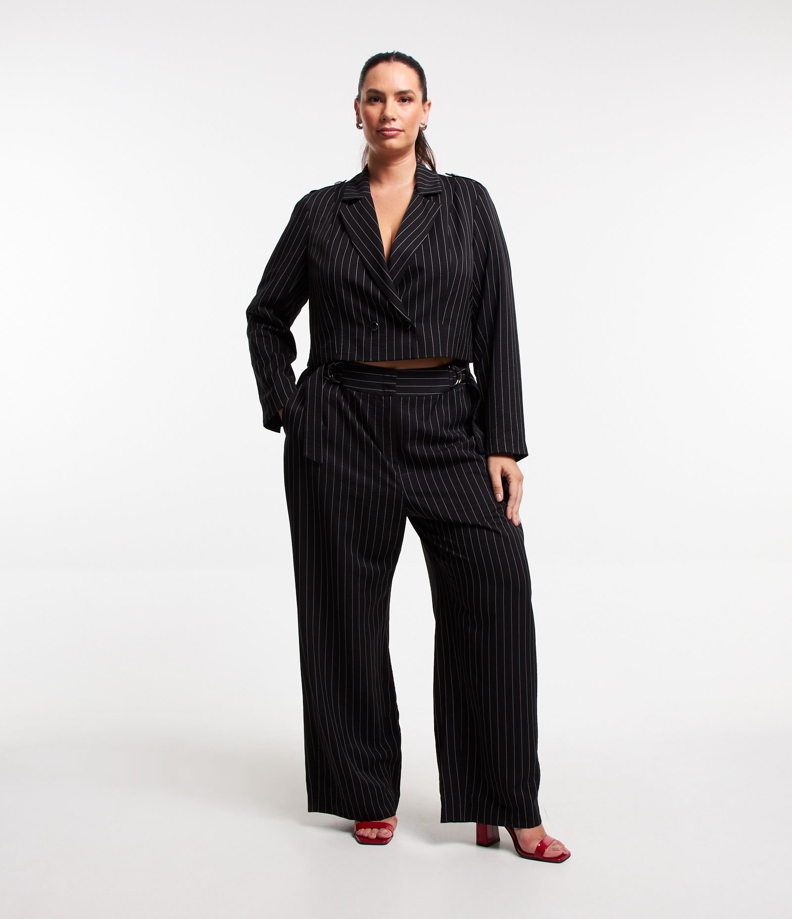 Calça Pantalona Risca de Giz com Fivelas Curve & Plus Size Preto 1