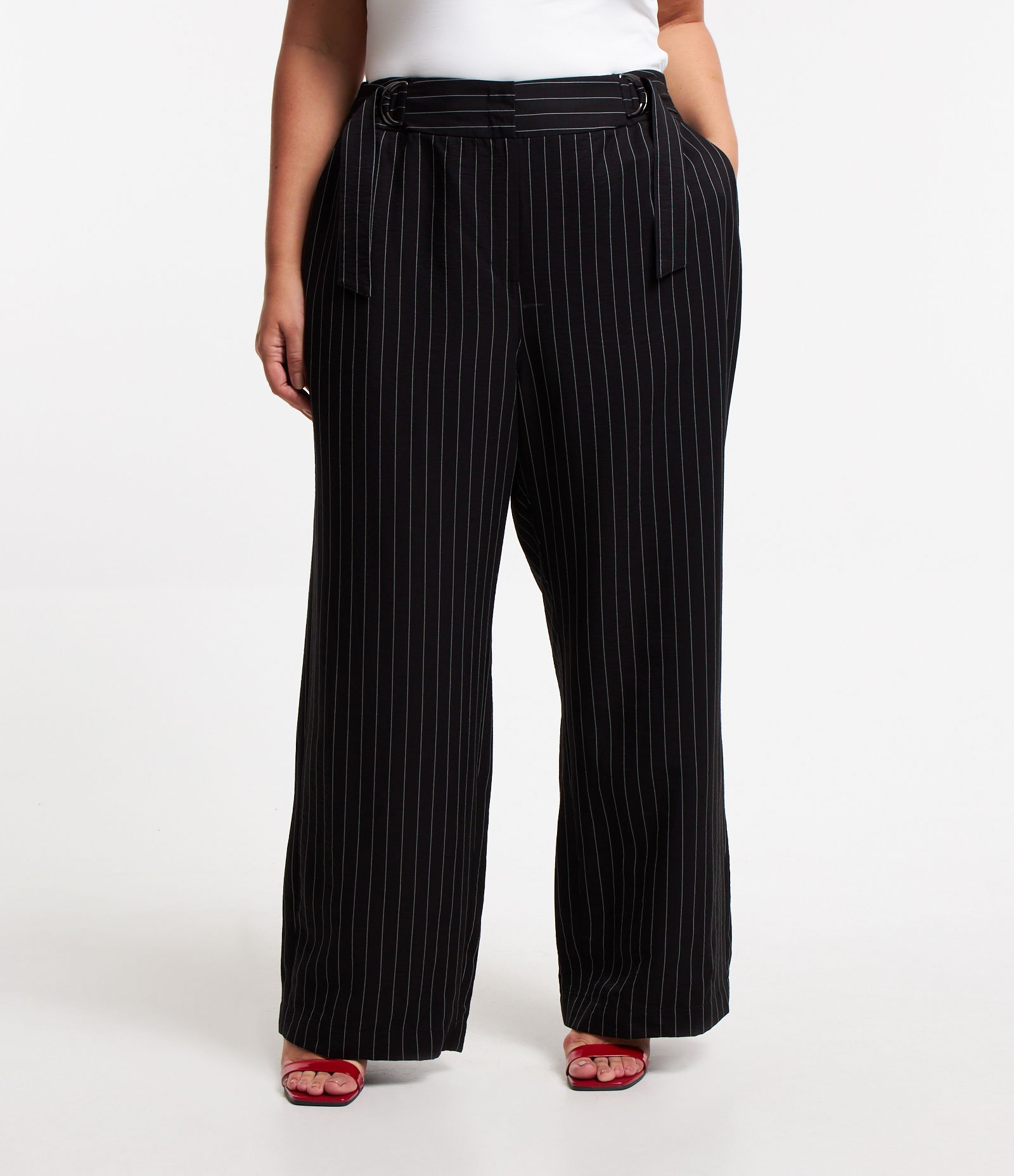 Calça Pantalona Risca de Giz com Fivelas Curve & Plus Size Preto 2