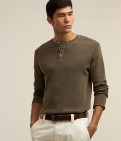 Camiseta Texturizada em Algodão com Botões na Gola