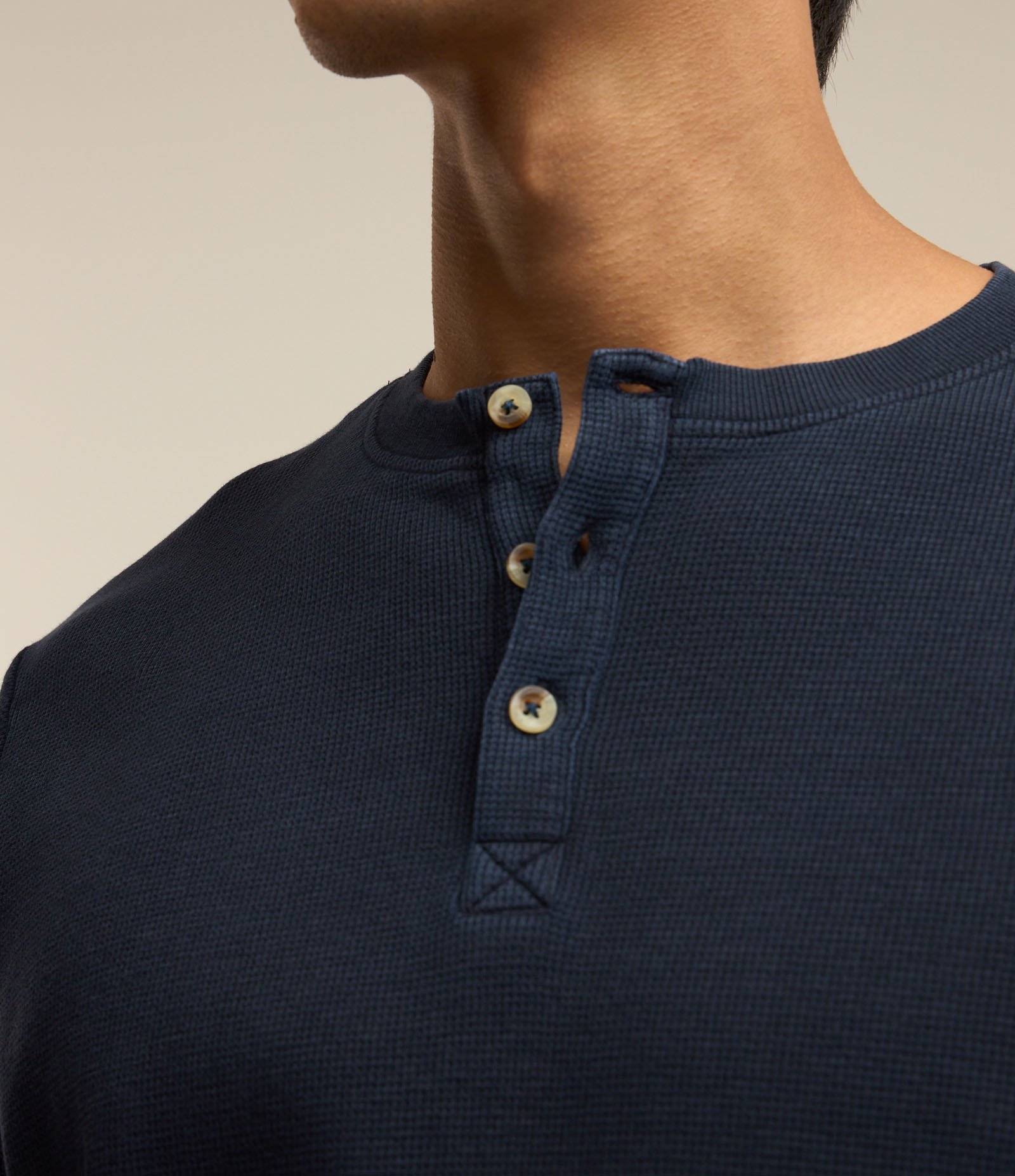 Camiseta Texturizada em Algodão com Botões na Gola Azul Marinho 5