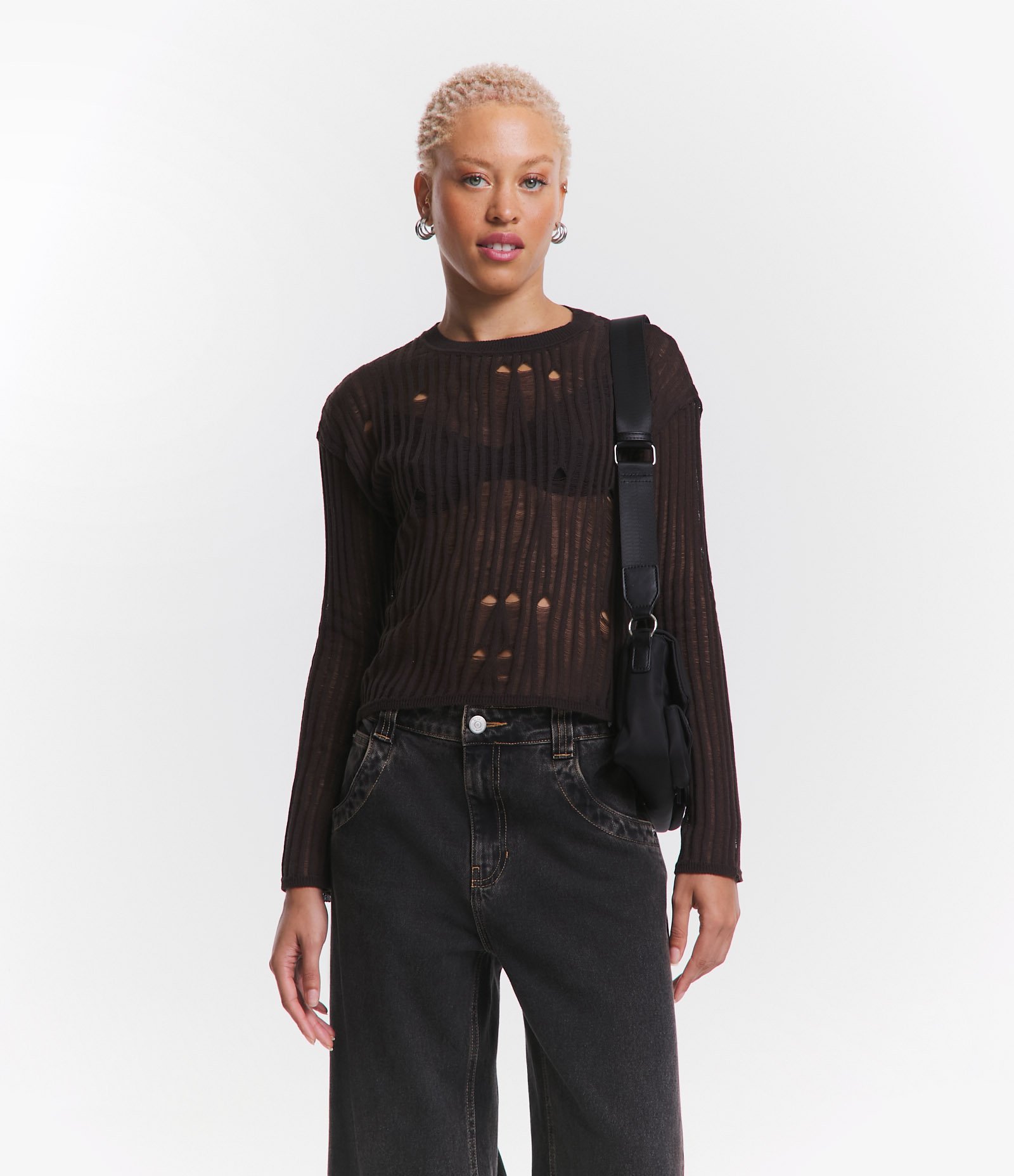 Blusa em Tricô  Furadinha e Manga Longa Marrom 1