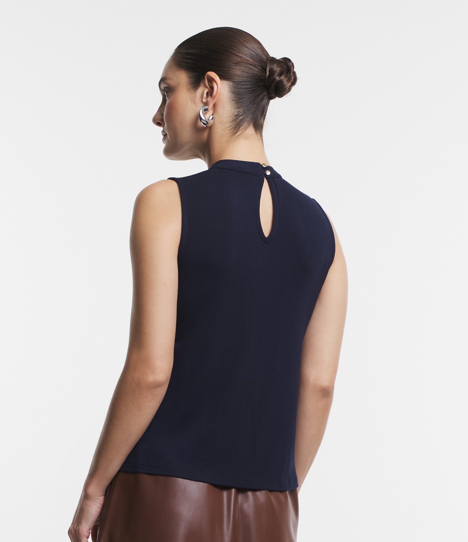 Blusa Regata em Viscolycra com Golinha Alta e Pregas Azul Marinho 5
