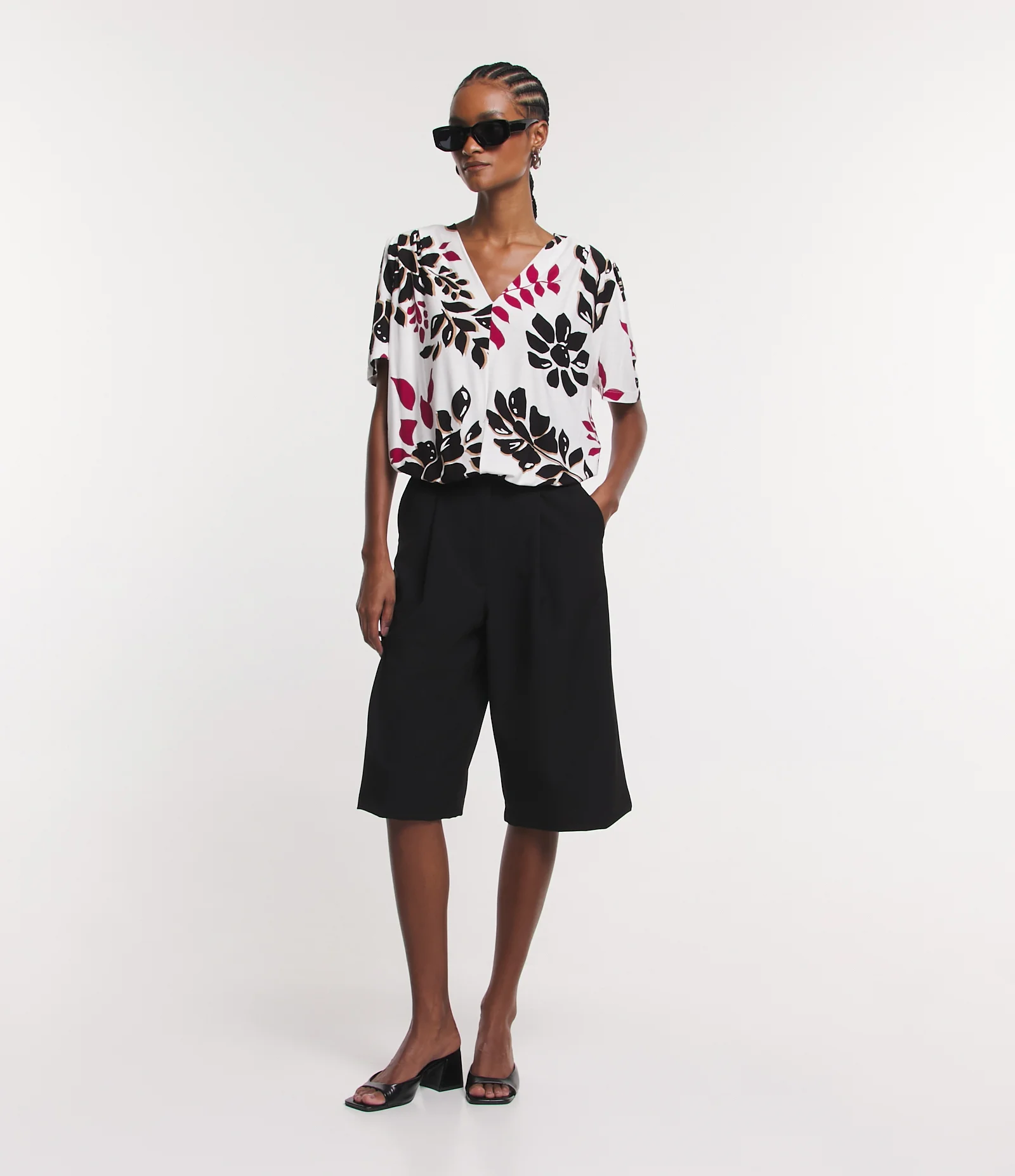 Blusa em Viscose com Manga Bufante e Estampa Folhagens e Flores Branco Neve 2