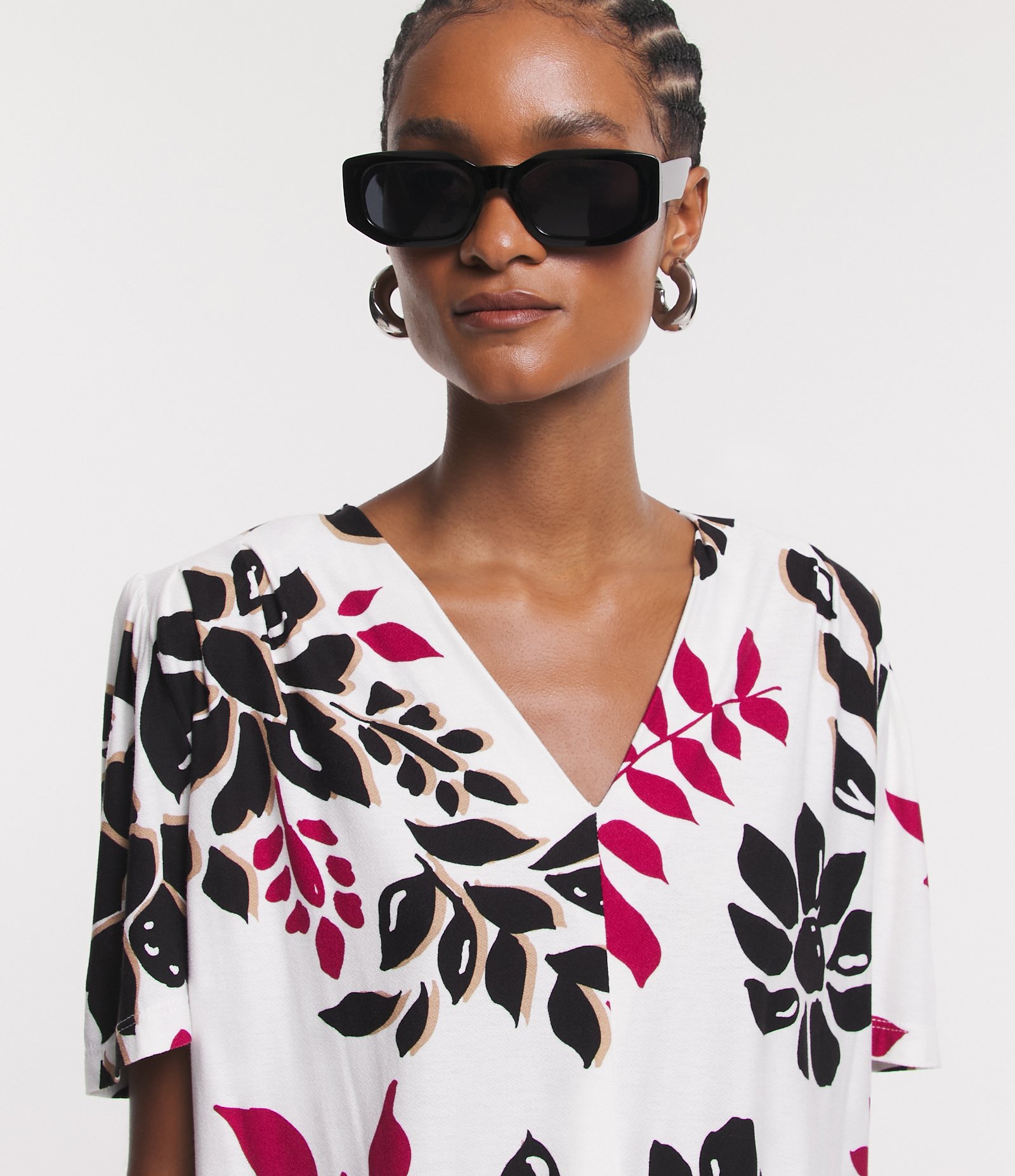 Blusa em Viscose com Manga Bufante e Estampa Folhagens e Flores Branco Neve 5