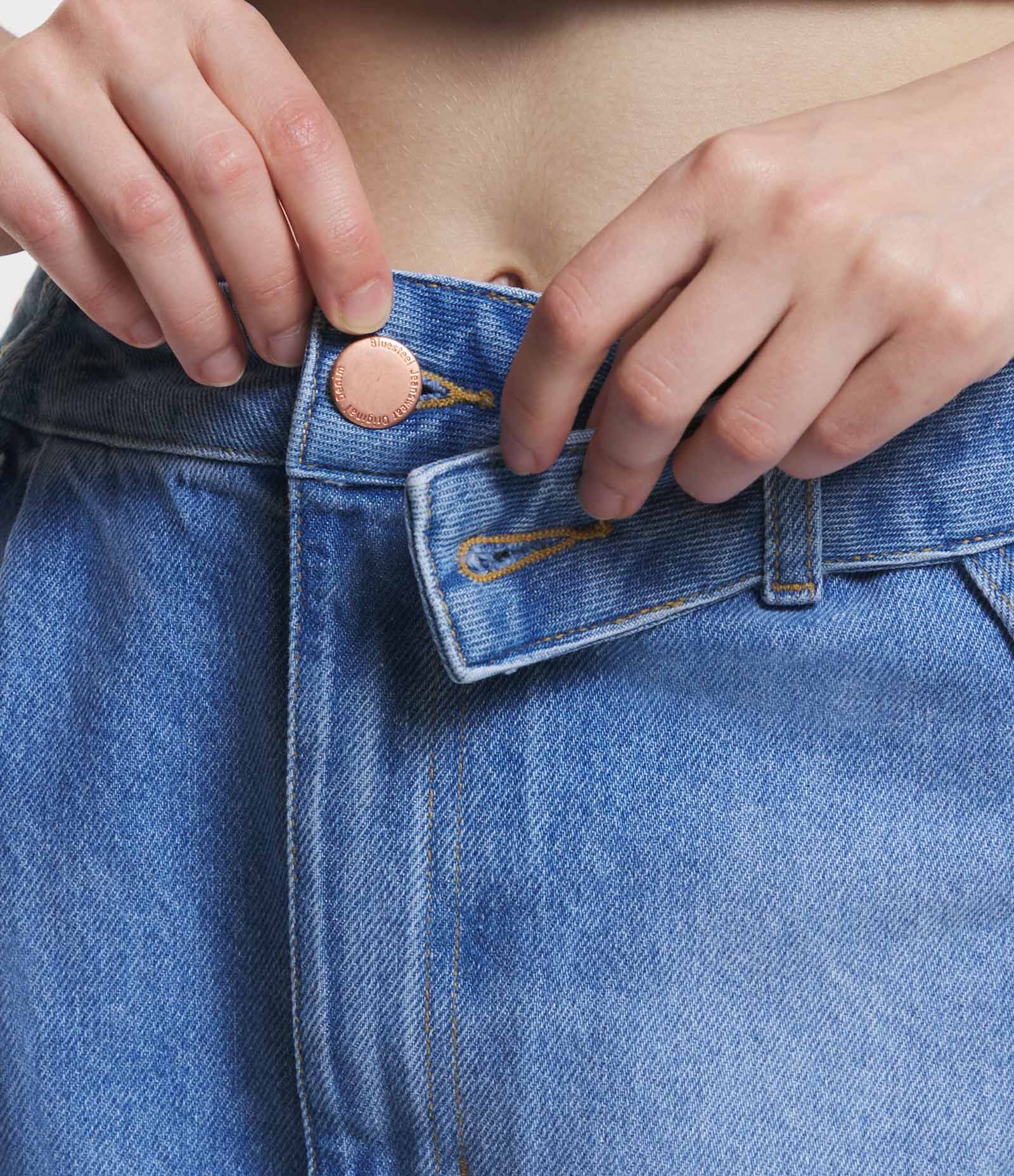 Saia Jeans com Pochete Acoplada e Barra Desfeita Azul 5