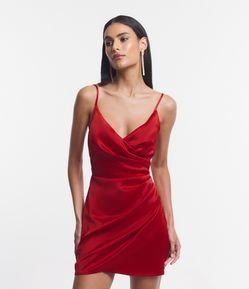 Vestido Curto Acetinado de Alça com Textura Franzida