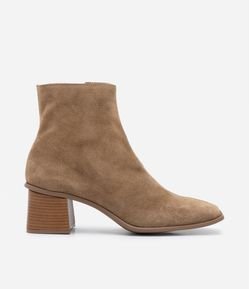 Bota Ankle Boot em Couro Camurça com Bico Quadrado