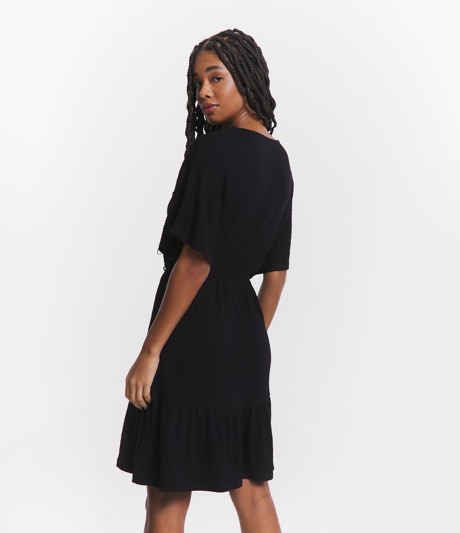 Vestido Curto em Viscose Texturizado com Babado na Barra Preto 3