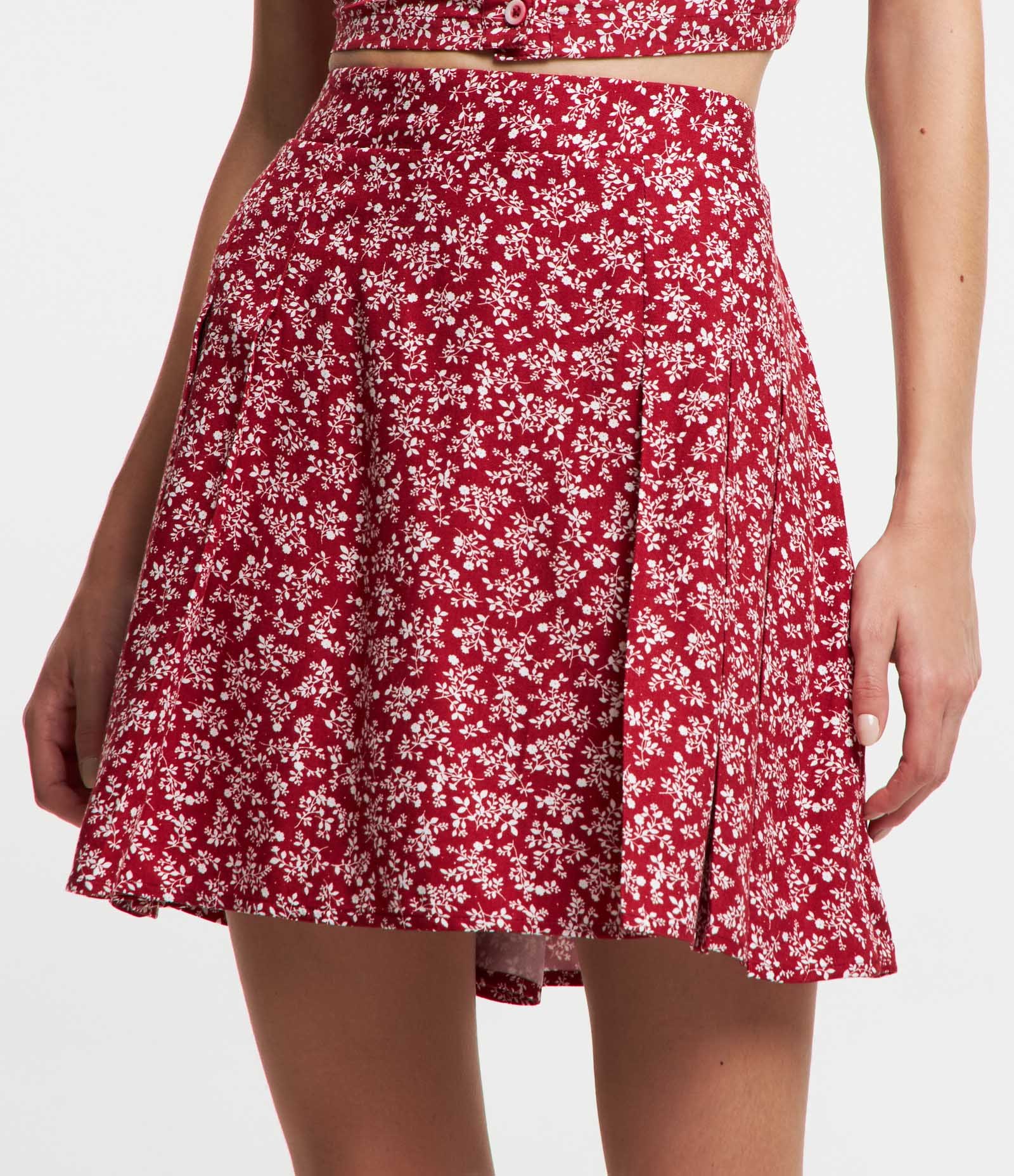 Saia Curta em Viscose com Estampa Floral Liberty e Pregas Vermelho 2