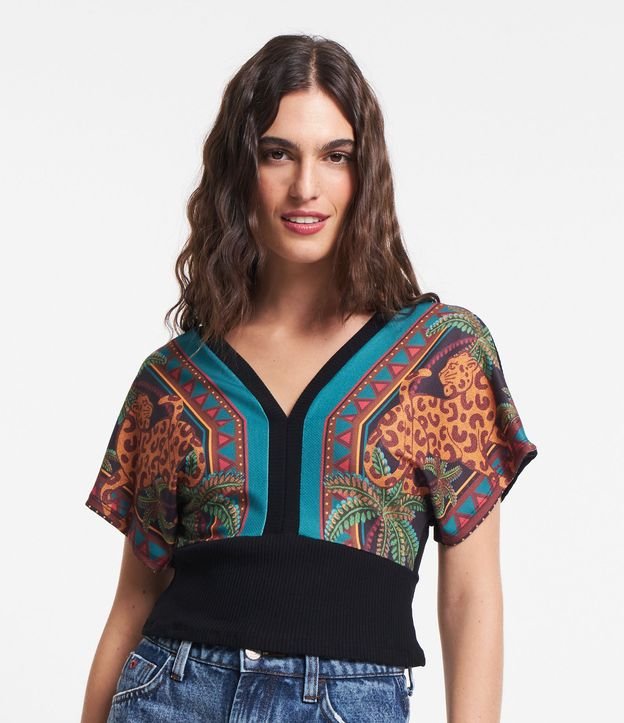 Blusa Curta em Ribana com Estampa de Onça nas Mangas