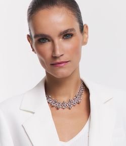 Colar Curto com Corrente Diferenciado e Pingentes de Bolinhas