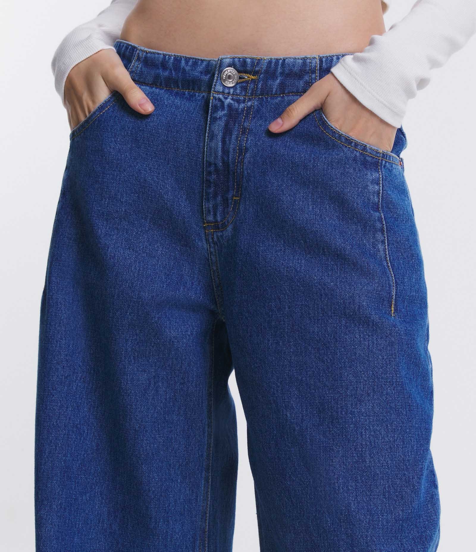 Calça Wide Leg em Jeans com Fivela e Detalhe V no Cós Azul 4