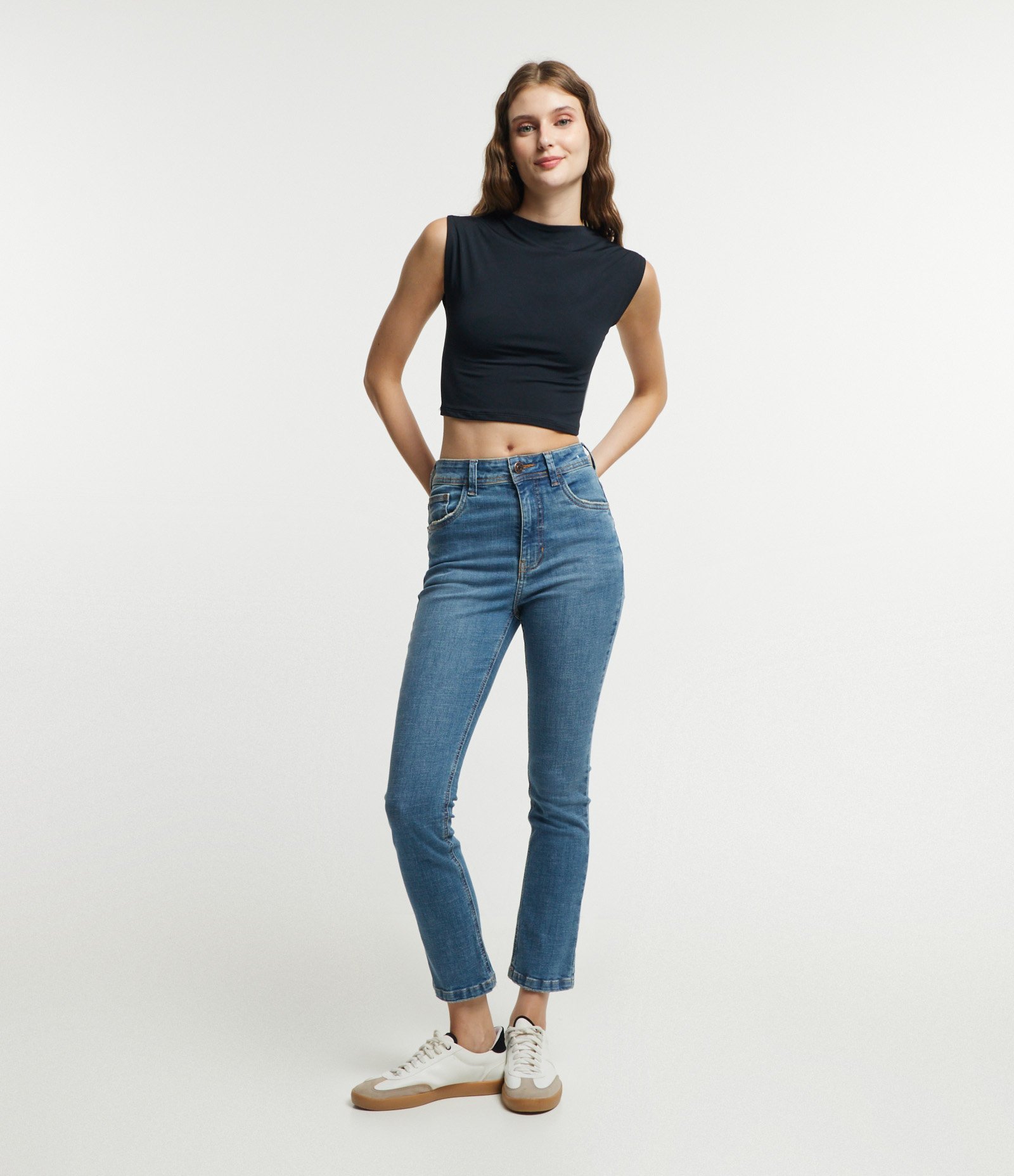 Calça Cigarrete em Jeans com Cintura Média Azul 1