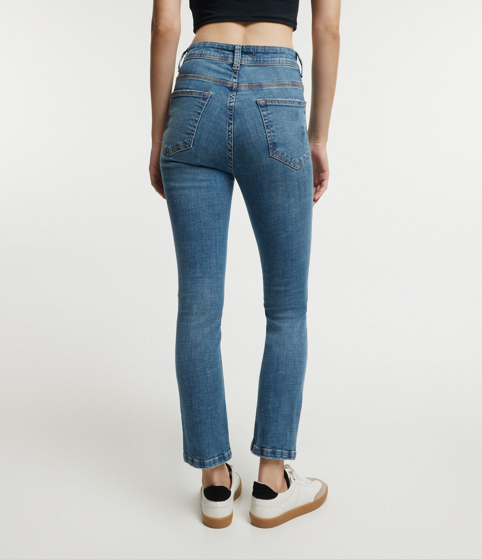 Calça Cigarrete em Jeans com Cintura Média Azul 3