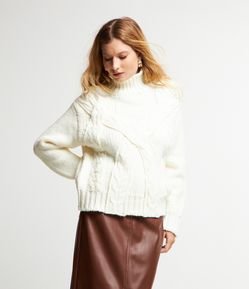 Blusão Suéter Gola Alta em Tricô com Tranças Aplicadas na Frente