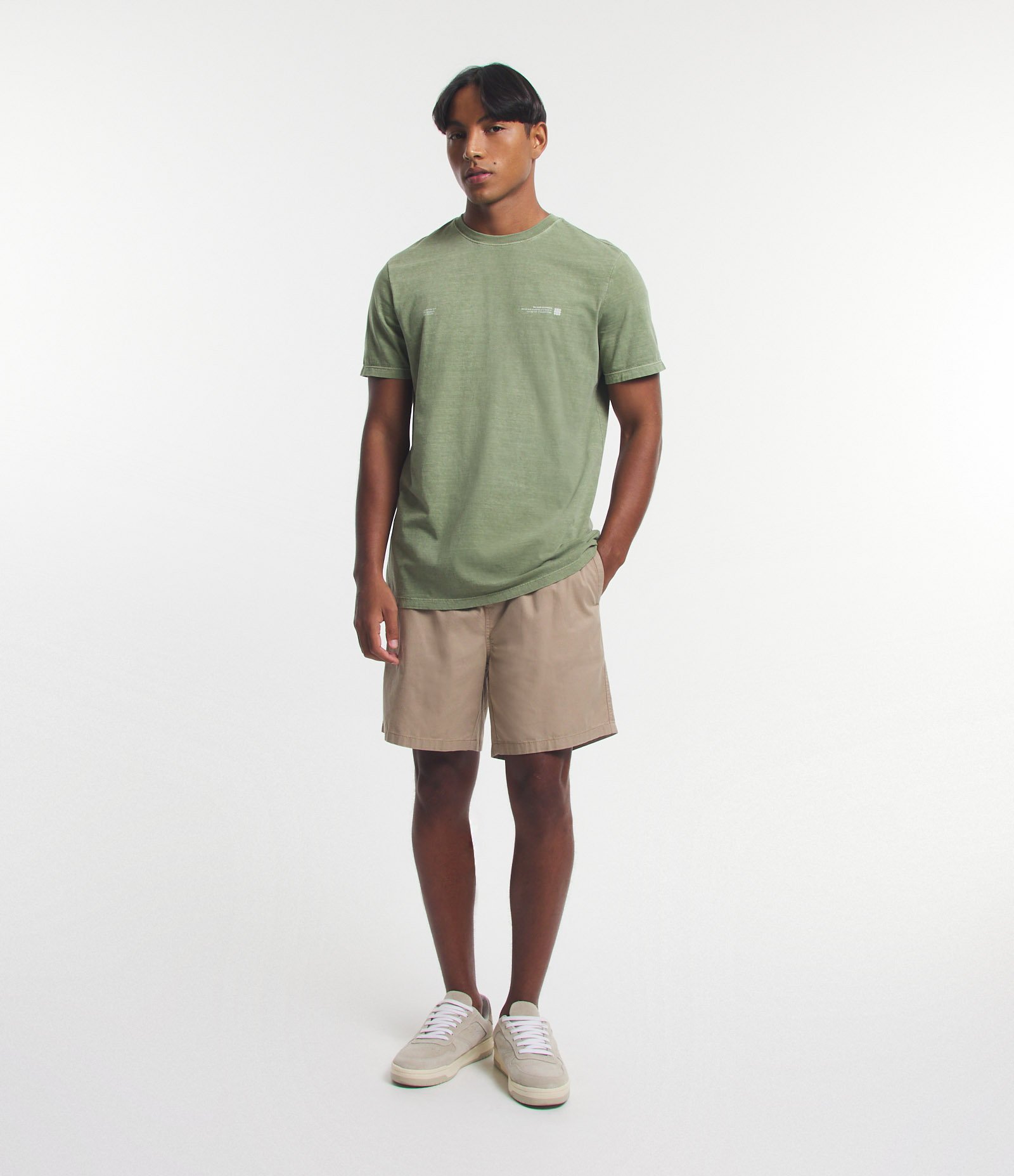 Camiseta Comfort em Meia Malha com Letras Minimal Verde 2