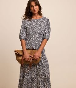 Vestido Midi Evasê em Viscose com Manga Princesa e Estampa Folhagens