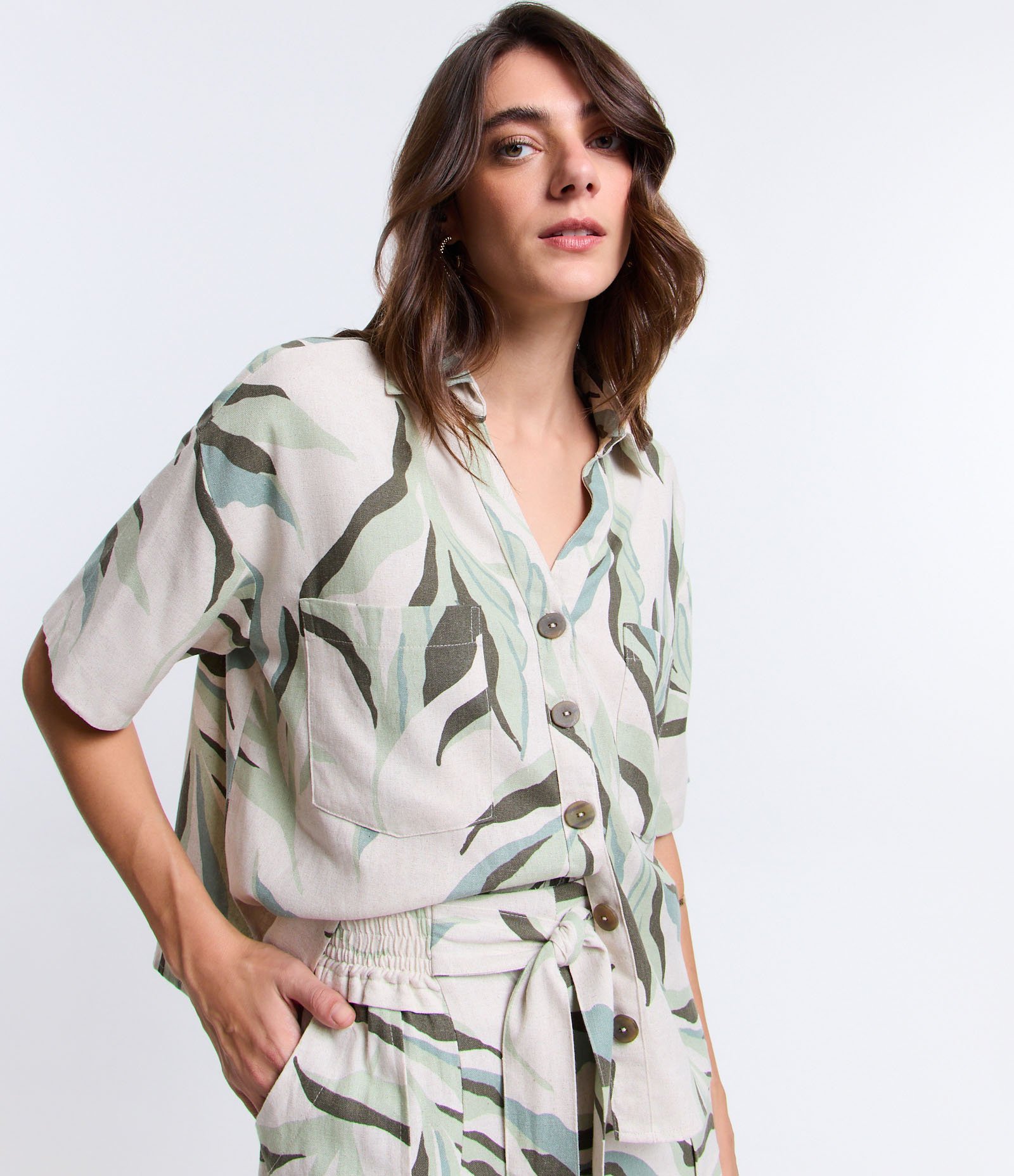 Camisa em Viscolinho com Estampa Folhagens Off White 1