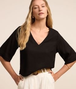 Blusa em Viscose com Decote V e Manga Ampla