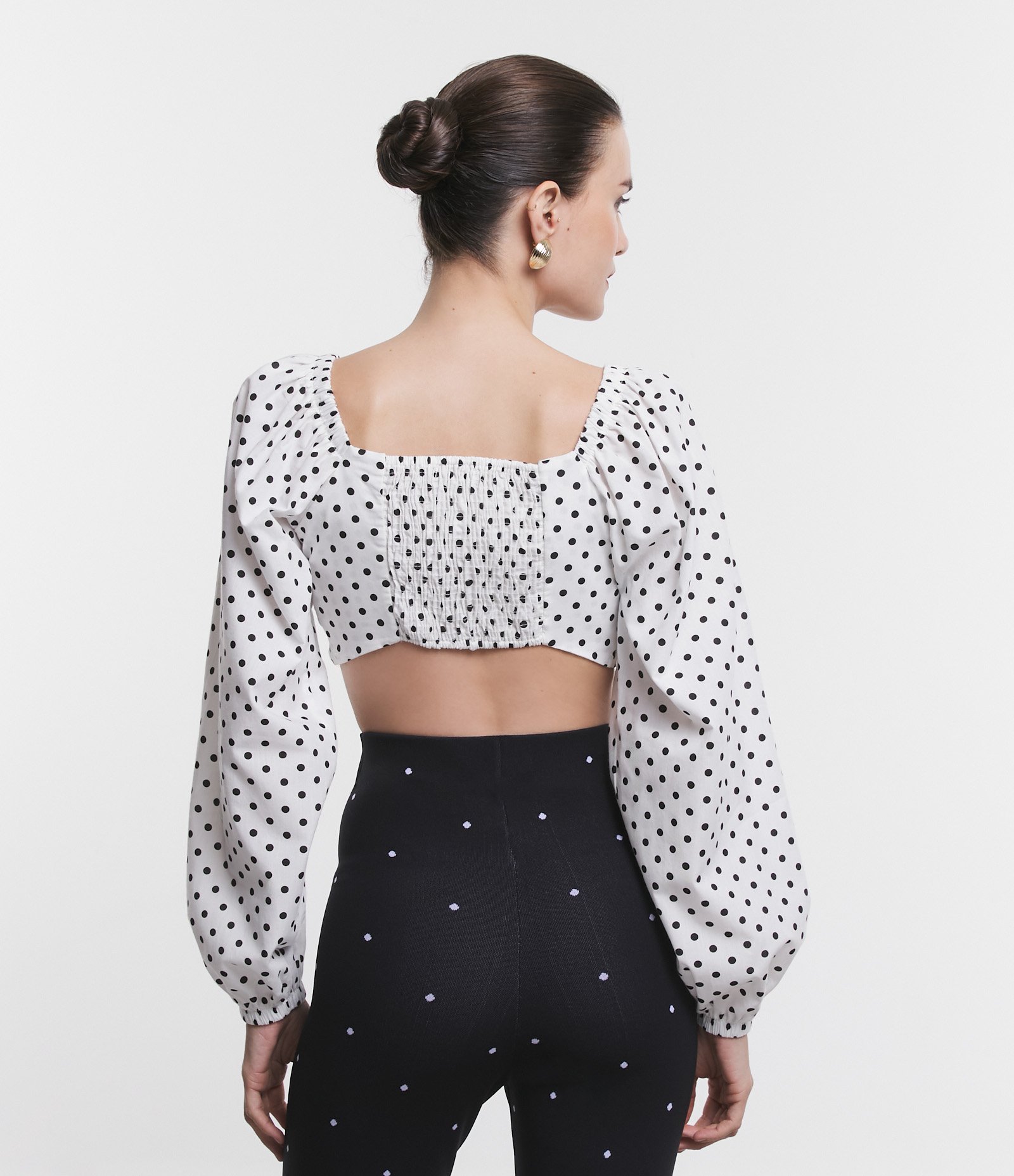 Blusa Cropped em Tricoline Poá com Amarração e Manga Bufante Branco 5