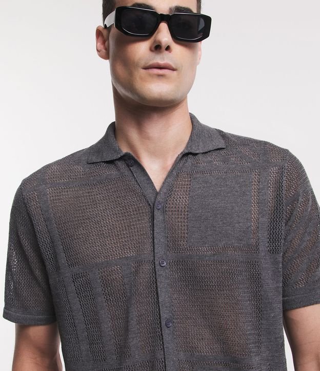Camisa Slim em Tricô com Textura Geométrica Cinza 5