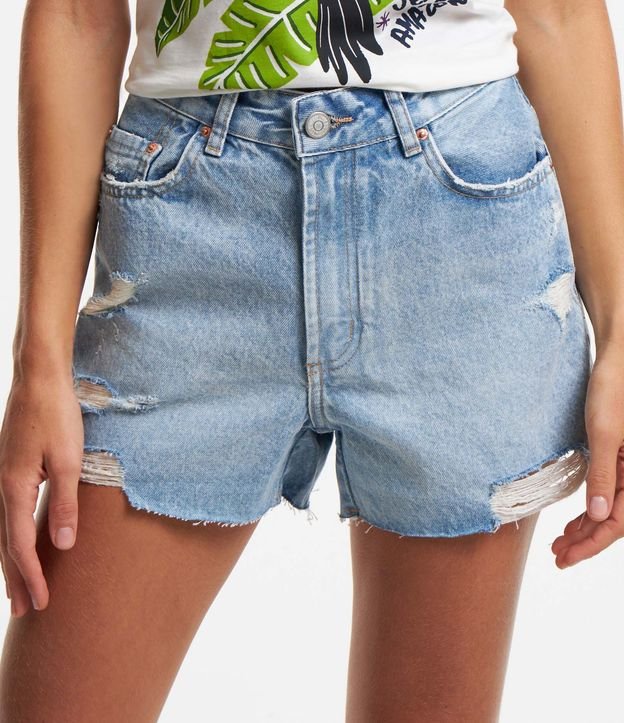 Short Cintura Baixa Meia Coxa em Jeans com Rasgos Azul 2