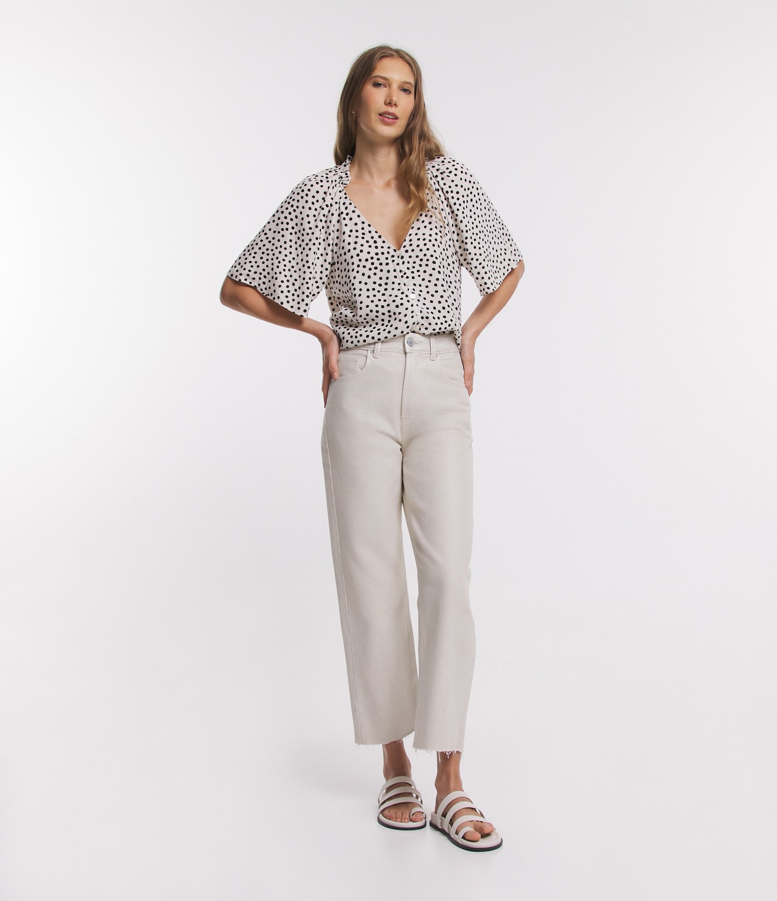 Camisa em Viscose com Decote V e Estampa Poá Branco Neve 2