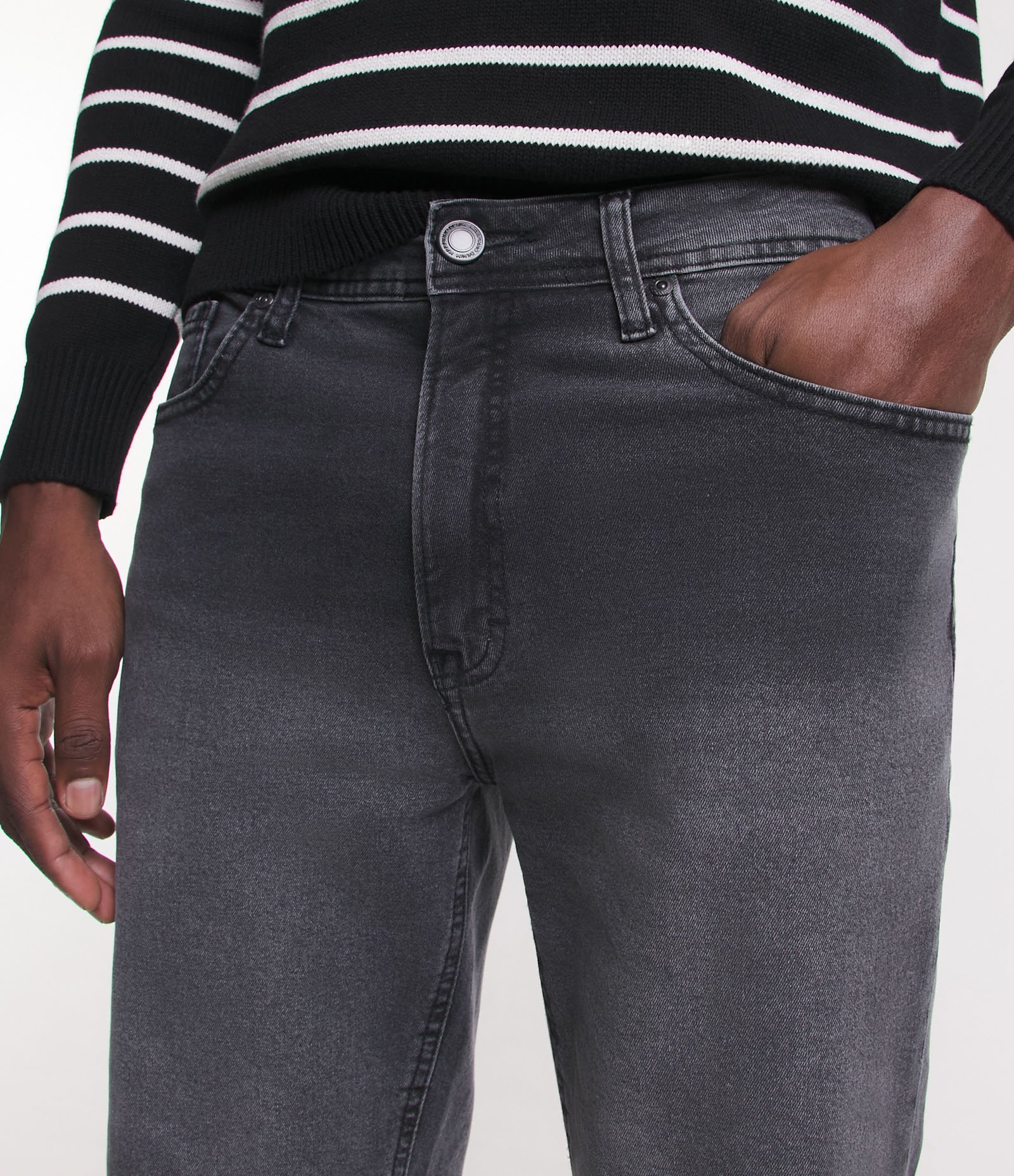 Bermuda Slim Jeans com Elastano e Barra Dobrada Cinza 5