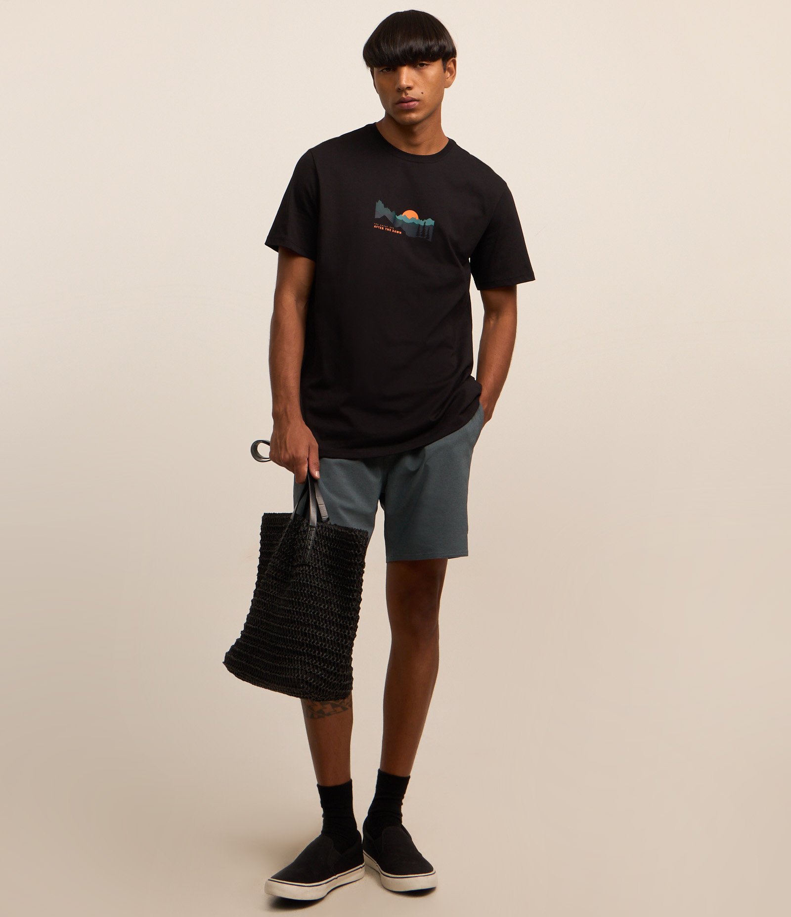 Camiseta Comfort em Algodão Peruano e Estampa Montanha Preto 2