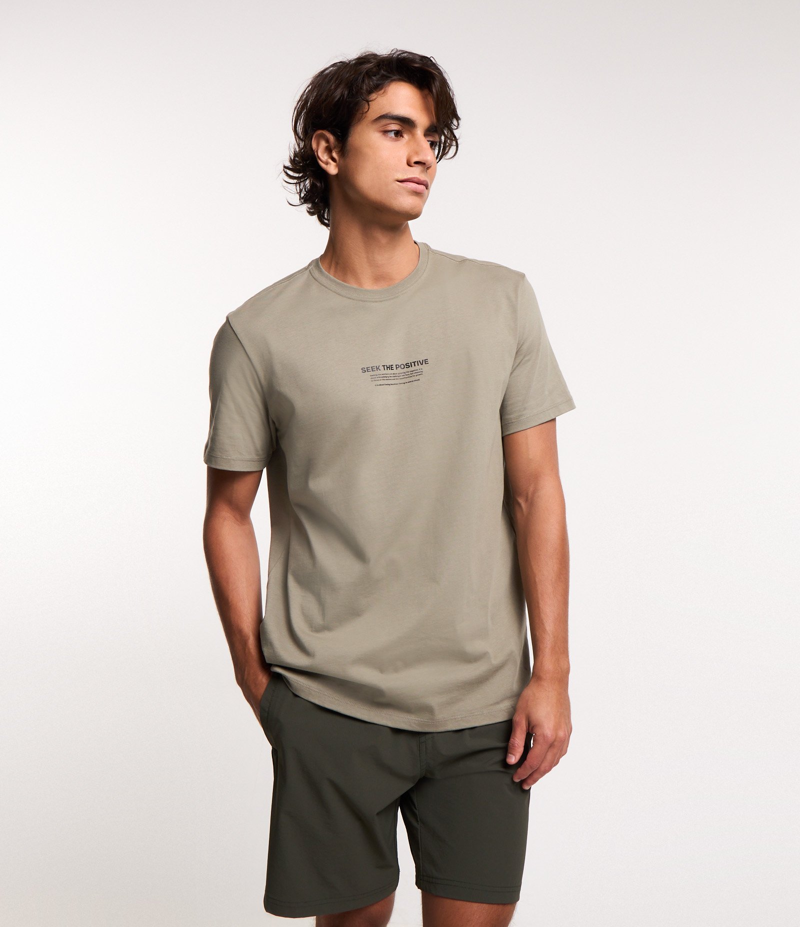 Camiseta Comfort em Algodão Peruano e Lettering Seek the Positive Verde 1