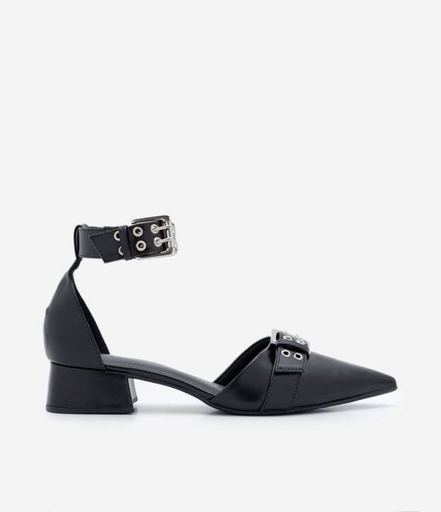 Sapato com Bico Fino e Tornozeleira com Ilhós e Fivela