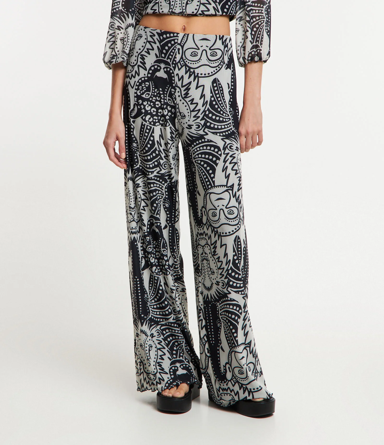 Calça Pantalona em Tule com Estampa de Animais Preto/Branco 2