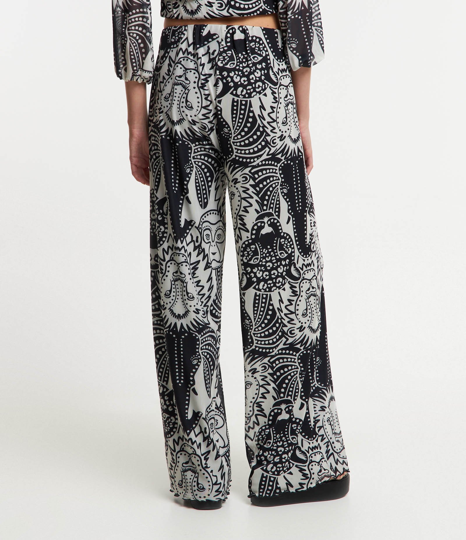 Calça Pantalona em Tule com Estampa de Animais Preto/Branco 3