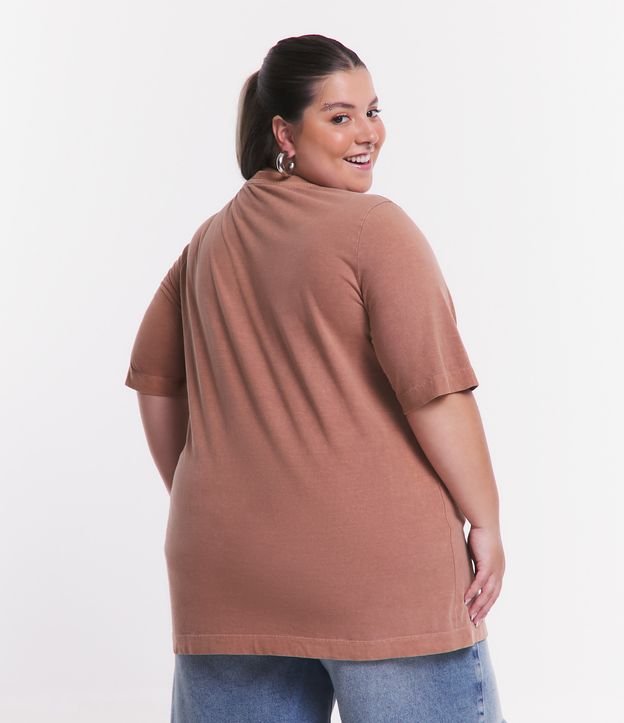 Camiseta em Meia Malha com Estampa Flores Curve & Plus Size Marrom 4