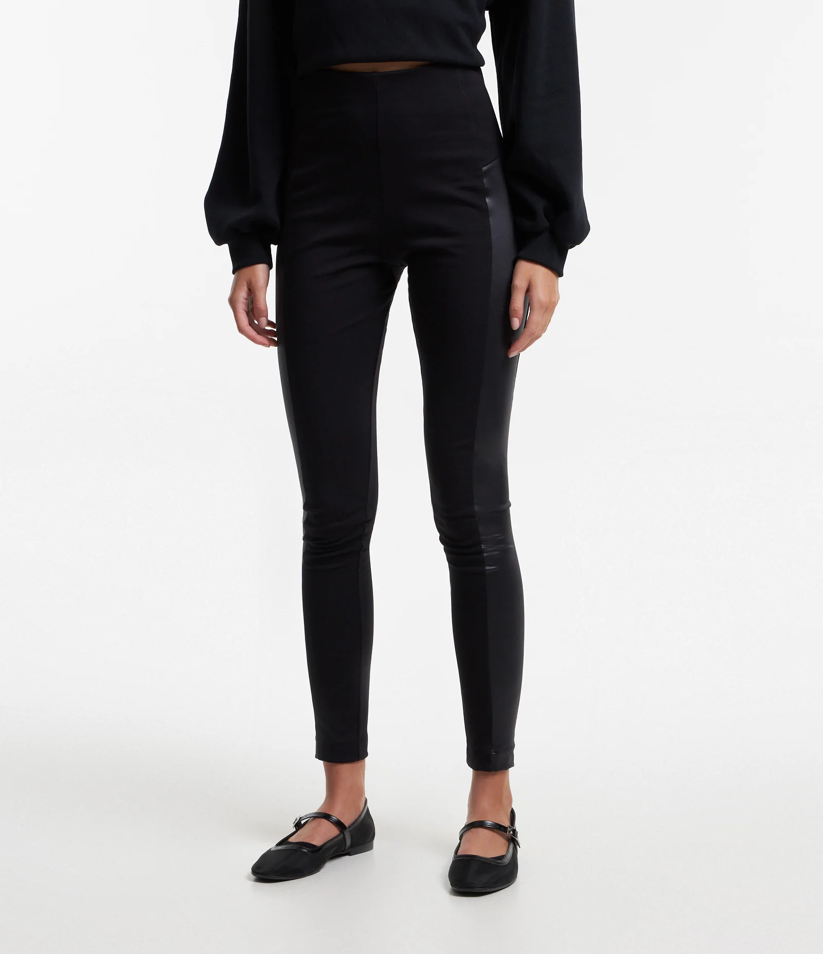 Calça Legging em Ponto Roma com Detalhe Lateral em Cirre Preto 2