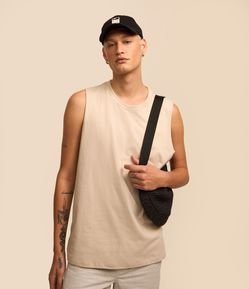 Regata Machão em Algodão com Gola Redonda e Etiqueta na Barra