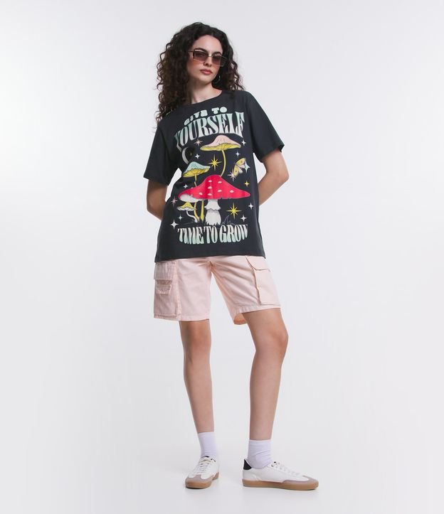 Camiseta Manga Curta em Meia Malha com Cogumelos Estampados Cinza 2