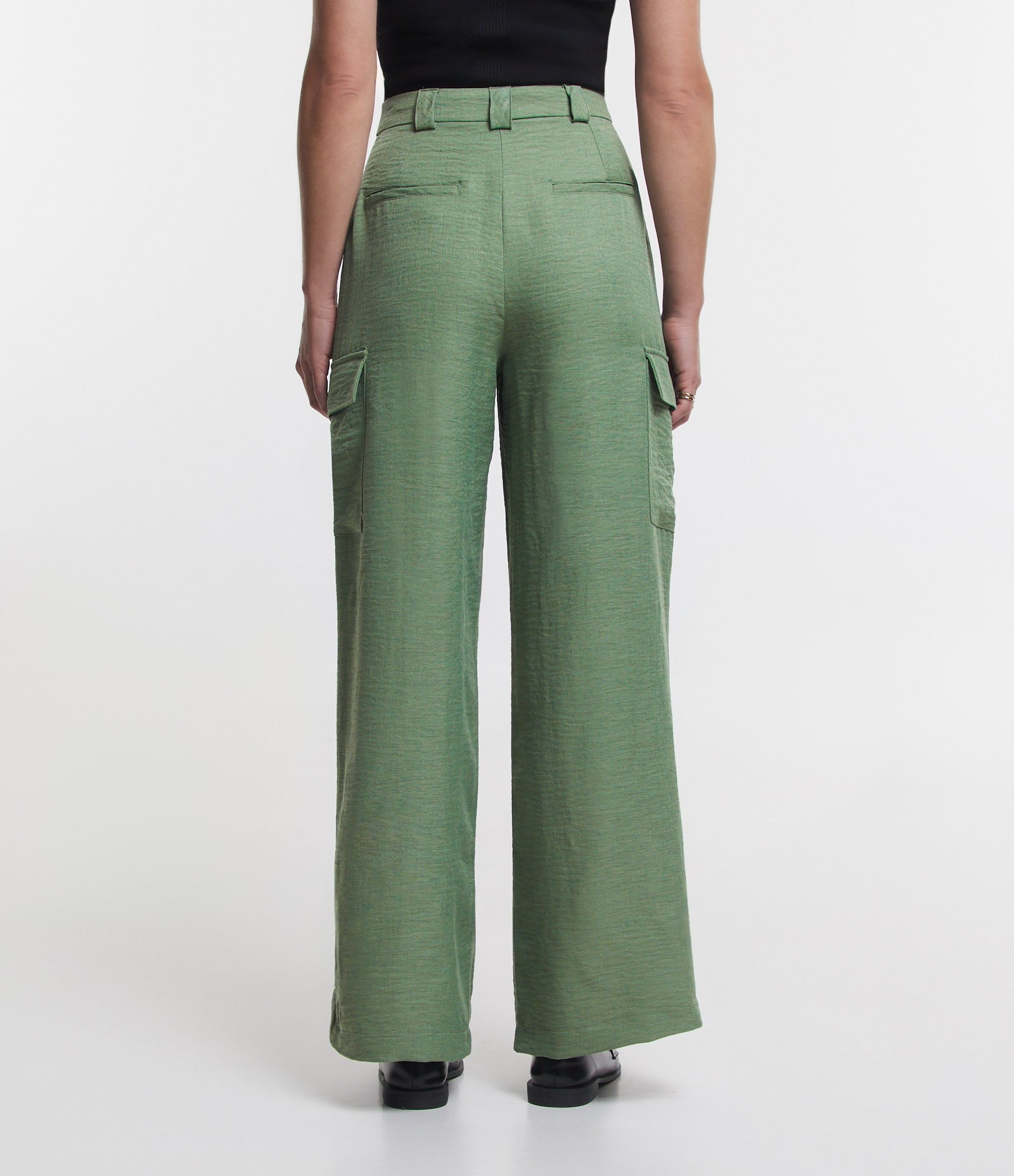 Calça Wide Leg Alfaiatada com Bolsos Laterais e Pregas Verde 5