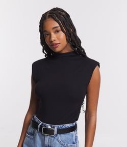 Blusa Muscle em Meia Malha com Gola Alta e Franzido Lateral