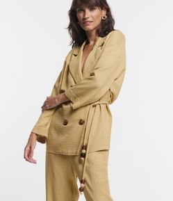 Blazer com Cordão para Amarração na Cintura e Abotoamento Duplo
