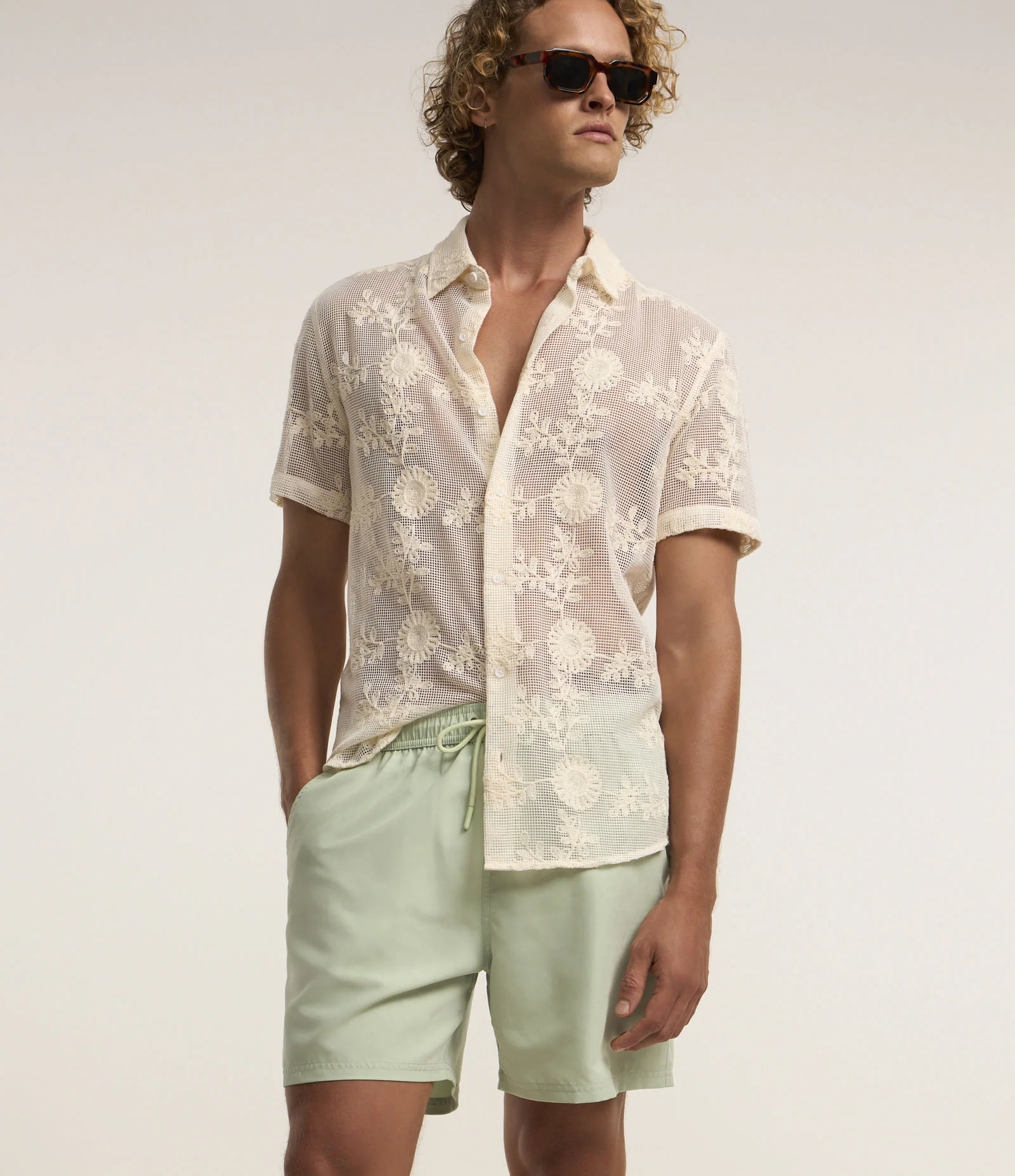 Bermuda de Banho em Microfibra com Cós Elástico e Bolsos 2